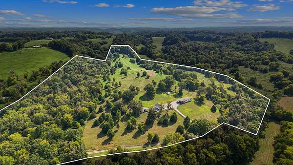 35 Acres of Land with Home for Sale in Winchester, Tennessee