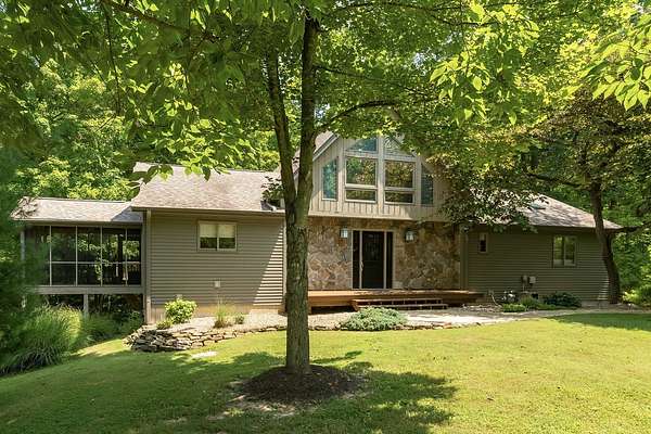 3.84 Acres of Land with Home for Sale in Murphysboro, Illinois