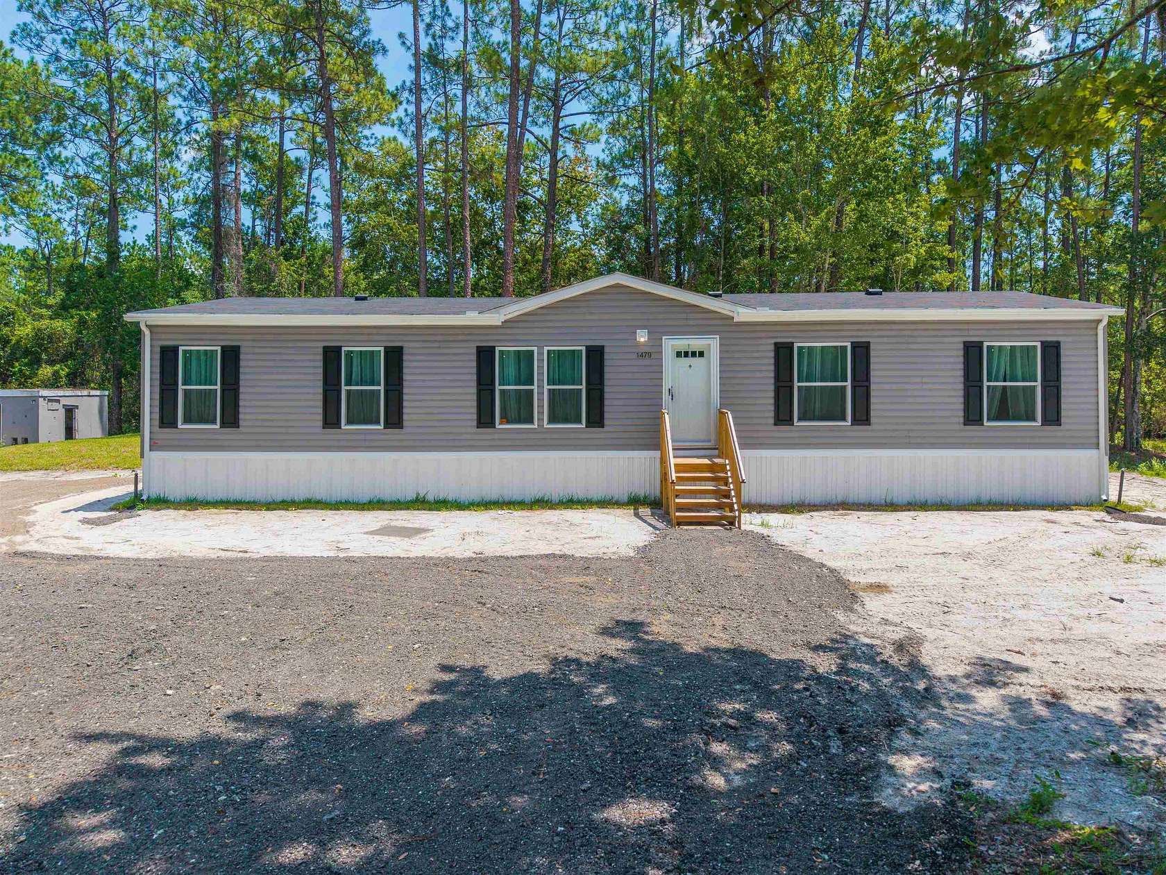 2.38 Acres of Land with Home for Sale in Palatka, Florida