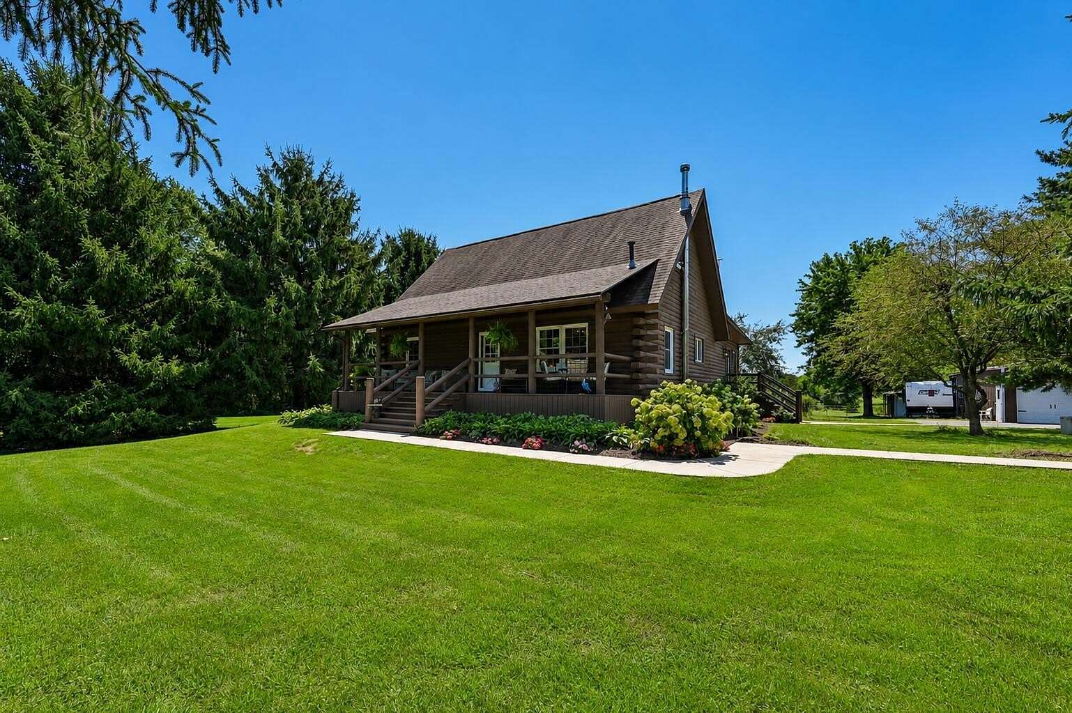 7.33 Acres of Land with Home for Sale in Grant Park, Illinois
