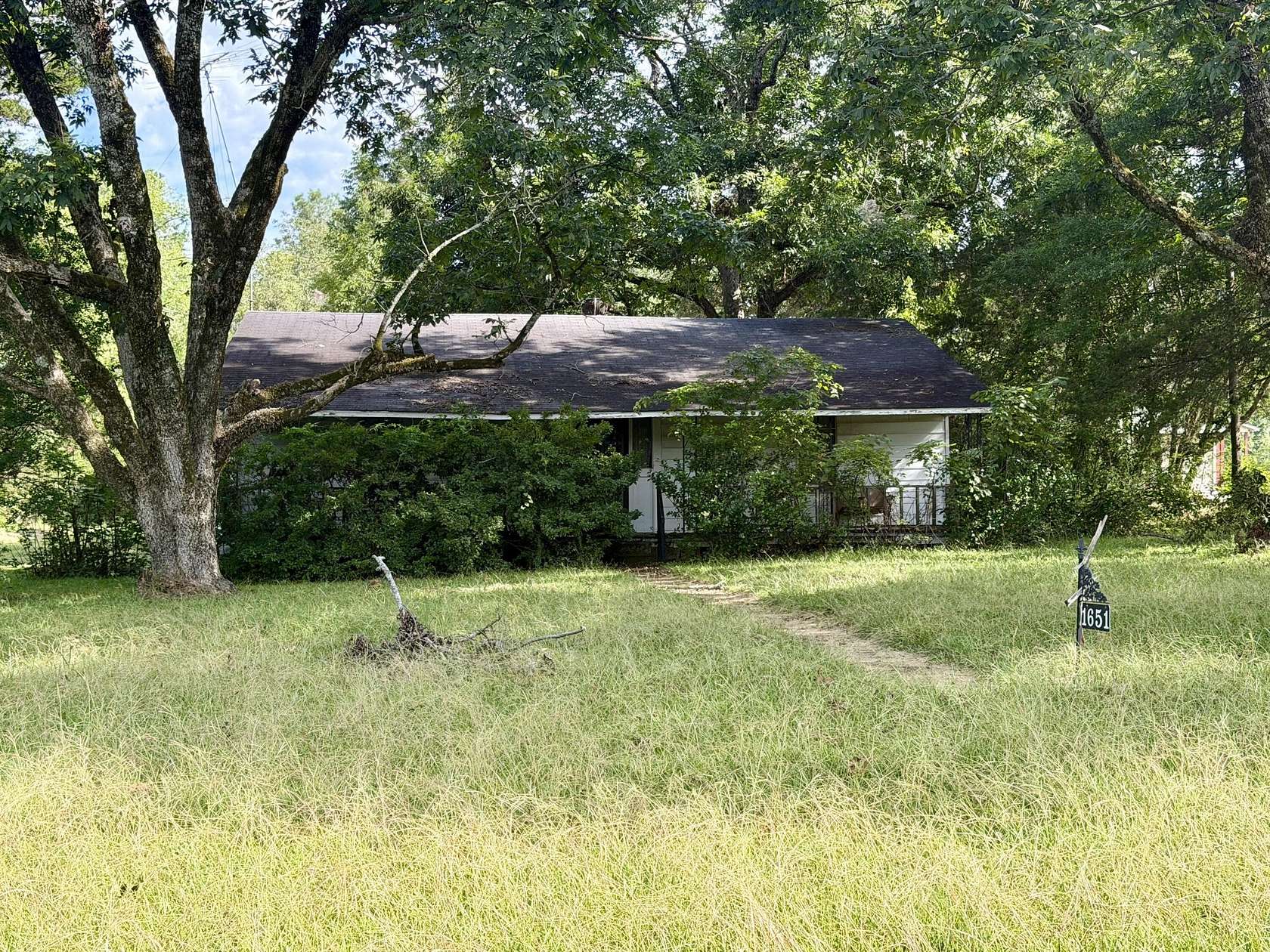 4 Acres of Land with Home for Sale in New Albany, Mississippi