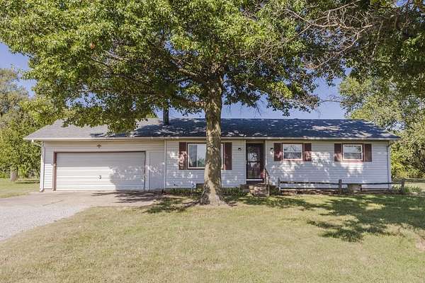 2 Acres of Land with Home for Auction in Belle Plaine, Kansas