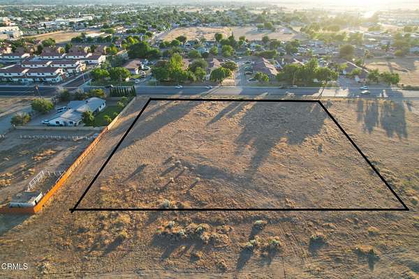 1 Acre of Mixed-Use Land for Sale in Palmdale, California