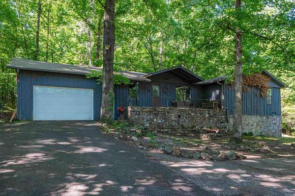 1.6 Acres of Land with Home for Sale in Hot Springs, Arkansas