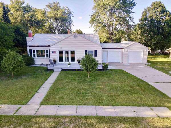 4.89 Acres of Land with Home for Sale in Aurelia, Iowa