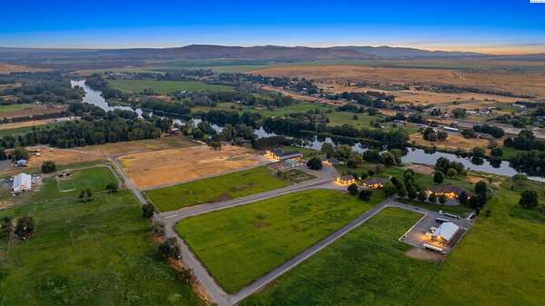 7 Acres of Land with Home for Sale in West Richland, Washington