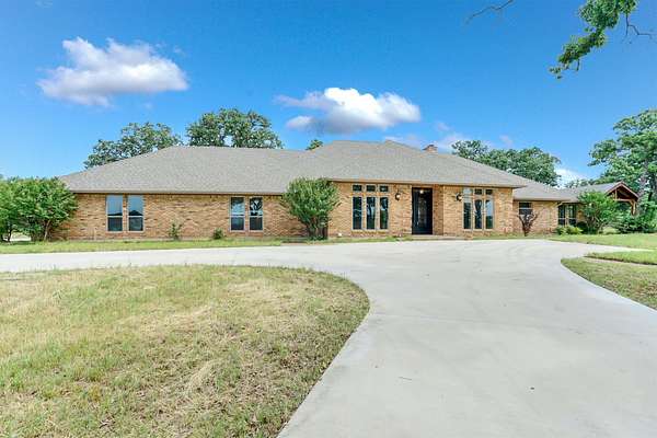 5 Acres of Land with Home for Lease in Argyle, Texas