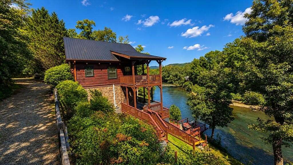 1.57 Acres of Land with Home for Sale in Murphy, North Carolina