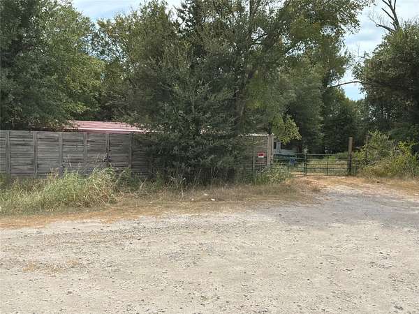 12.4 Acres of Recreational & Residential Land for Sale in Corsicana, Texas