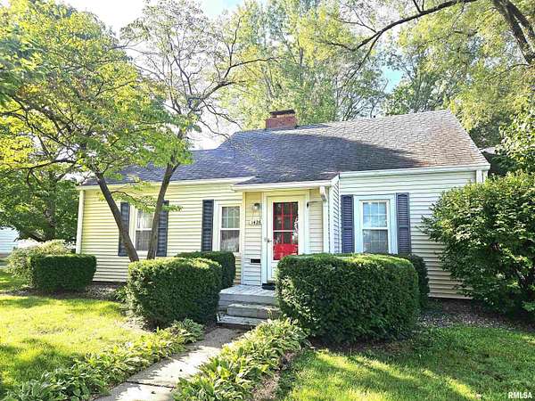 1.5 Acres of Land with Home for Sale in Galesburg, Illinois