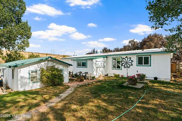 5.5 Acres of Land with Home for Sale in Yakima, Washington