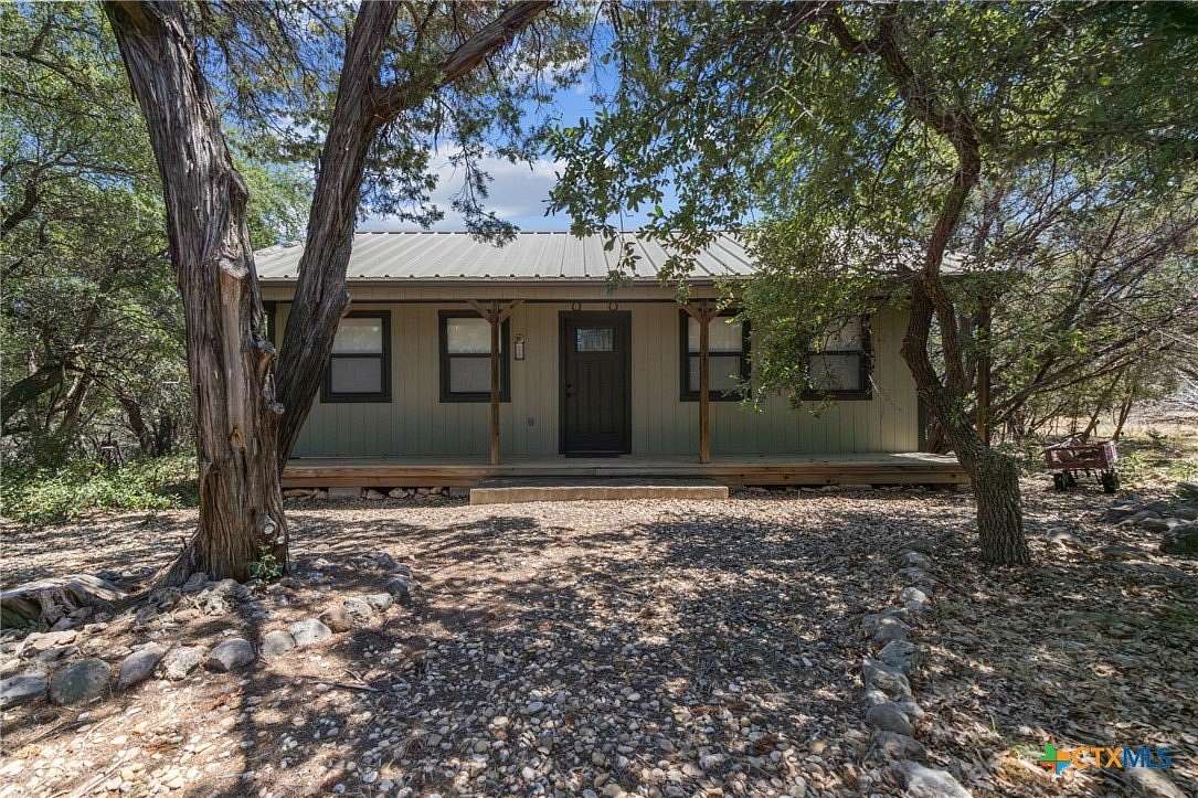 5 Acres of Land for Sale in Florence, Texas
