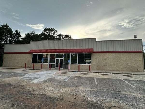 2.82 Acres of Improved Mixed-Use Land for Sale in Luverne, Alabama