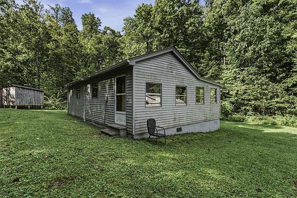 28.6 Acres of Land with Home for Sale in Edmonton, Kentucky