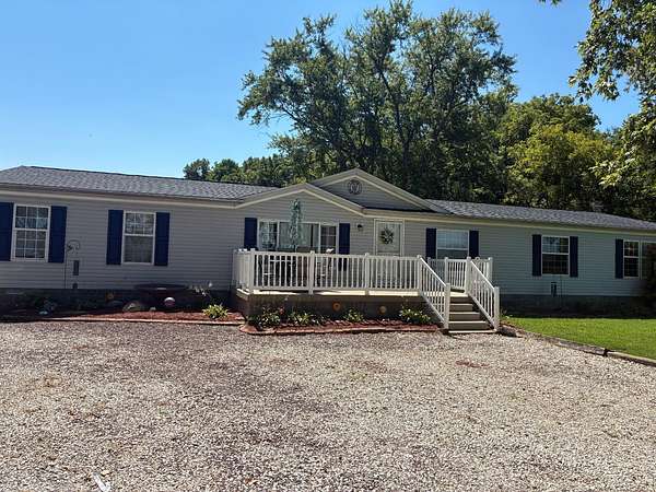 10 Acres of Land with Home for Sale in St. Francisville, Illinois
