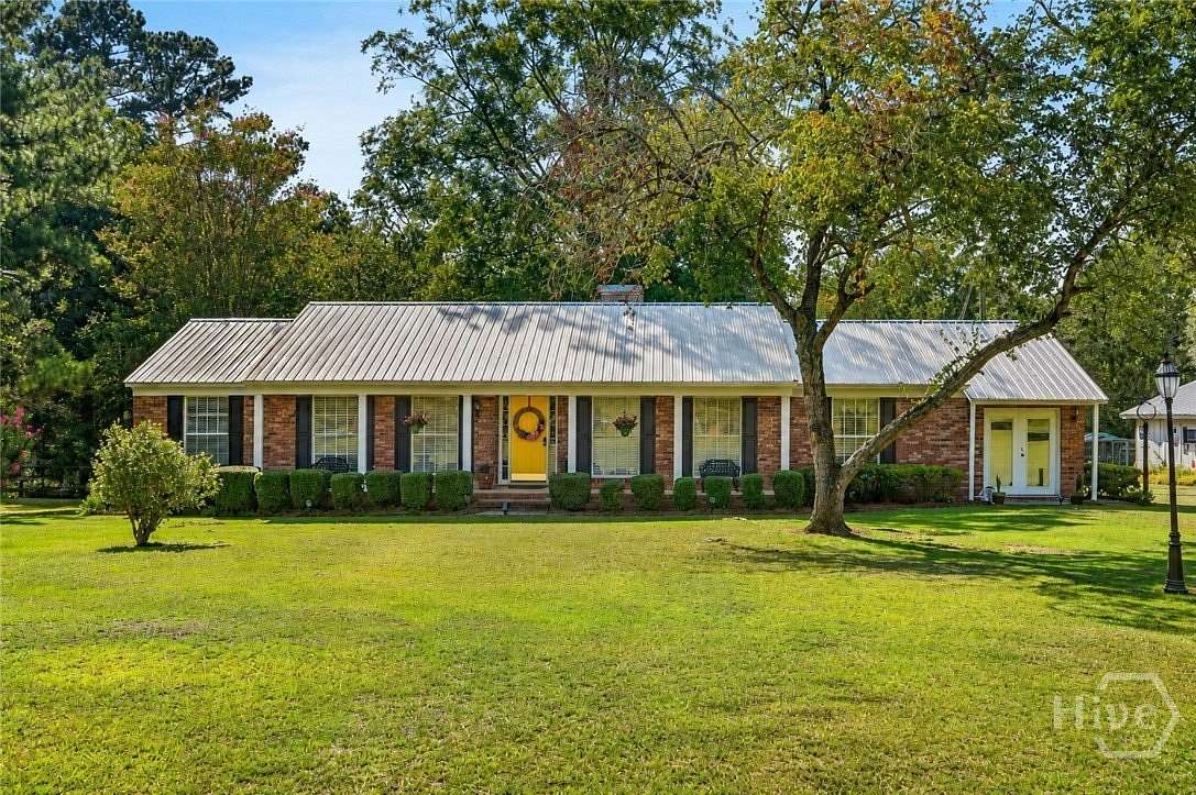 15.5 Acres of Land with Home for Sale in Sylvania, Georgia