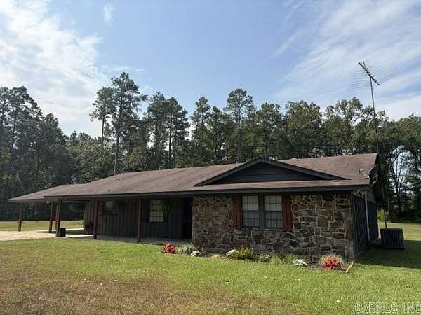 14 Acres of Land with Home for Sale in Thornton, Arkansas