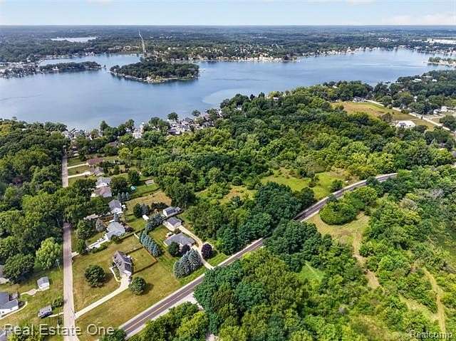6.75 Acres of Residential Land for Sale in Fenton, Michigan