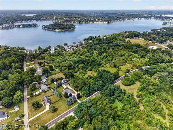 6.75 Acres of Residential Land for Sale in Fenton, Michigan