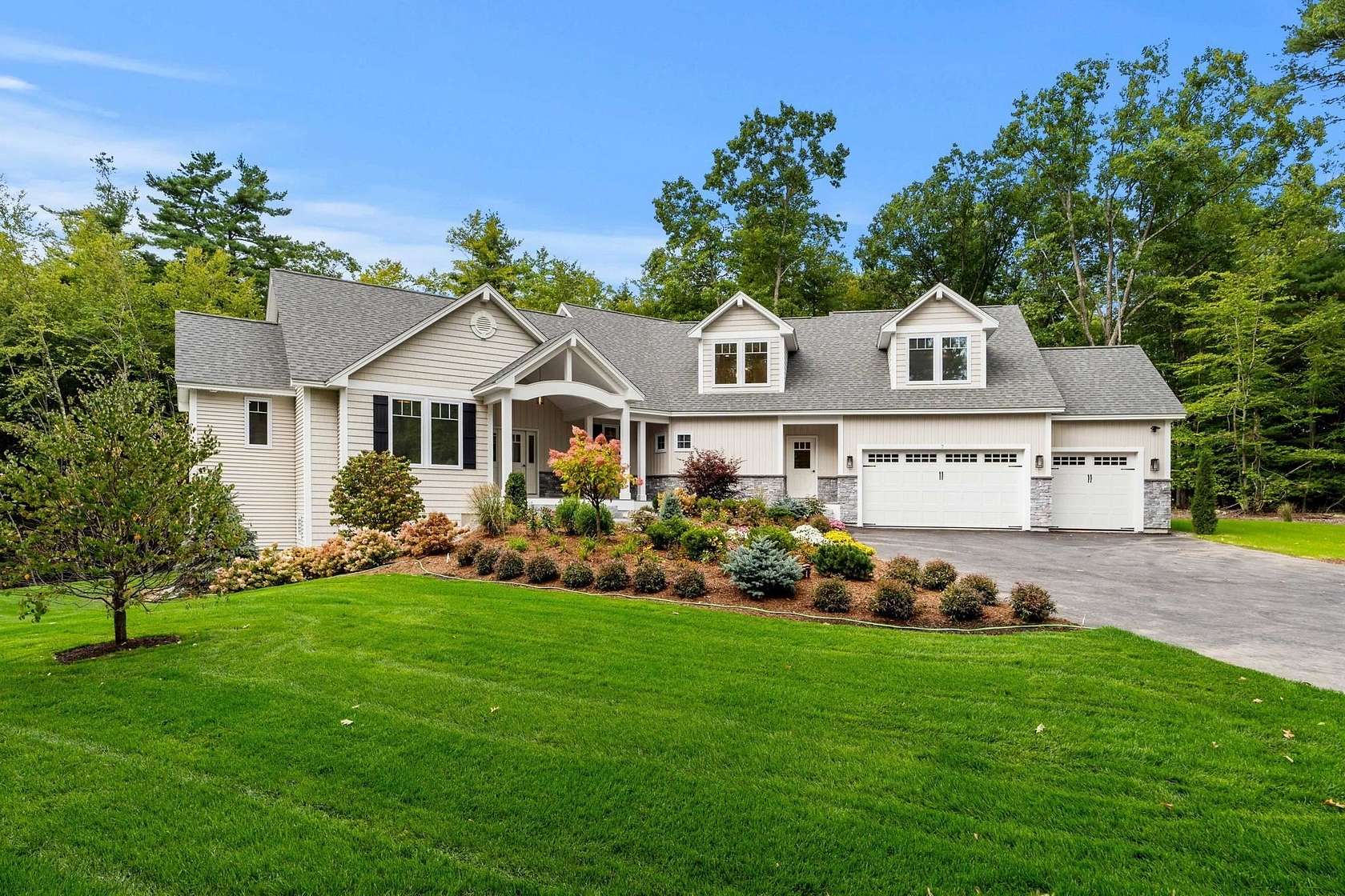 3.73 Acres of Land with Home for Sale in Amherst, New Hampshire