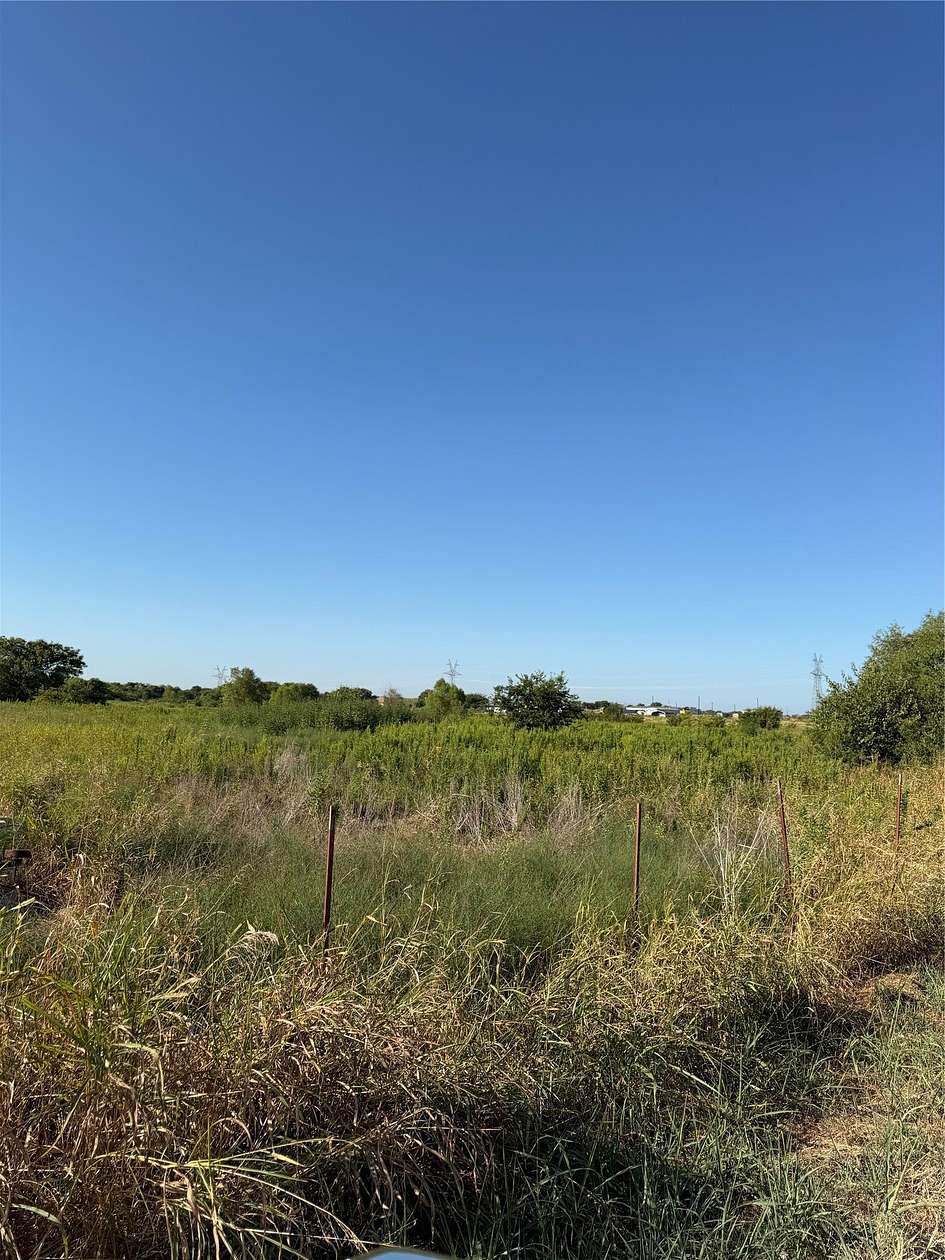 7 Acres of Residential Land for Sale in Blooming Grove, Texas
