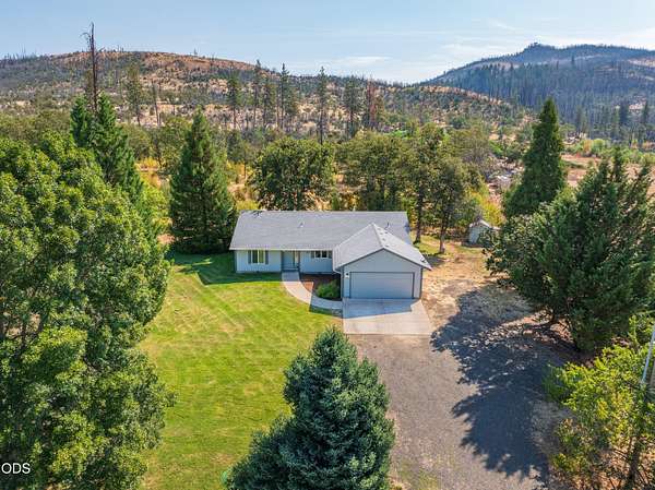 1.63 Acres of Land with Home for Sale in Eagle Point, Oregon