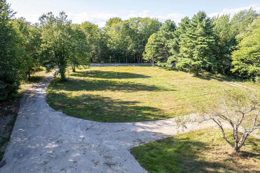 7.68 Acres of Residential Land for Sale in Freeport, Maine