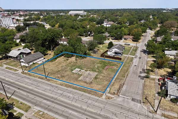 0.27 Acres of Mixed-Use Land for Sale in Corsicana, Texas