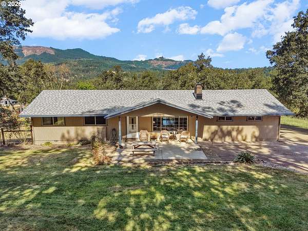4.87 Acres of Land with Home for Sale in Roseburg, Oregon