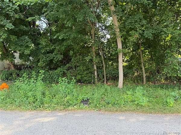0.14 Acres of Residential Land for Sale in Waterford, Michigan