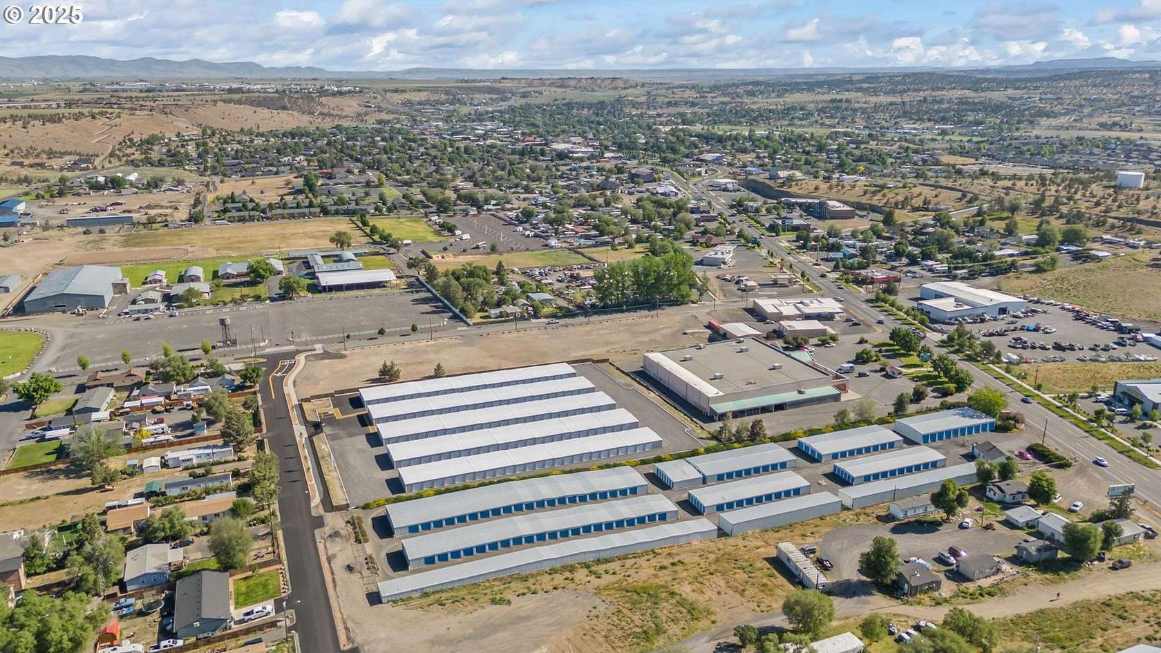 3 Acres of Improved Commercial Land for Sale in Madras, Oregon