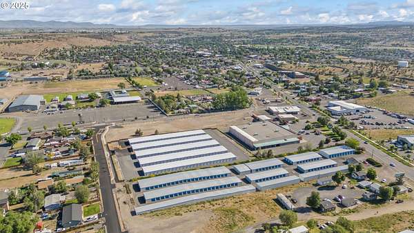 3 Acres of Improved Commercial Land for Sale in Madras, Oregon