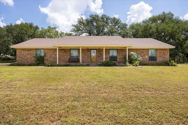 1.5 Acres of Land with Home for Sale in Glen Rose, Texas