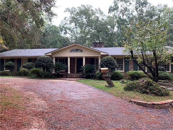 2.5 Acres of Land with Home for Lease in Mobile, Alabama