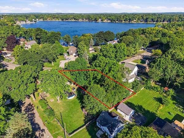 0.2 Acres of Residential Land for Sale in Waterford, Michigan