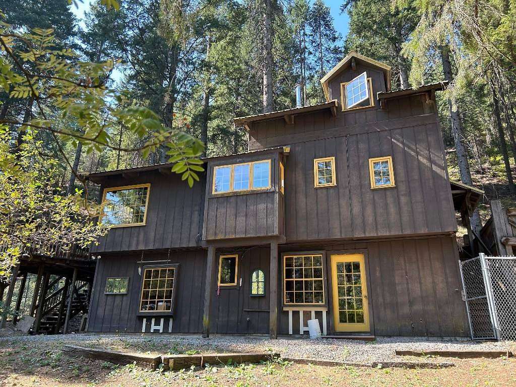 5.6 Acres of Land with Home for Sale in Mount Shasta, California