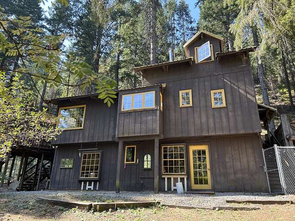 5.6 Acres of Land with Home for Sale in Mount Shasta, California