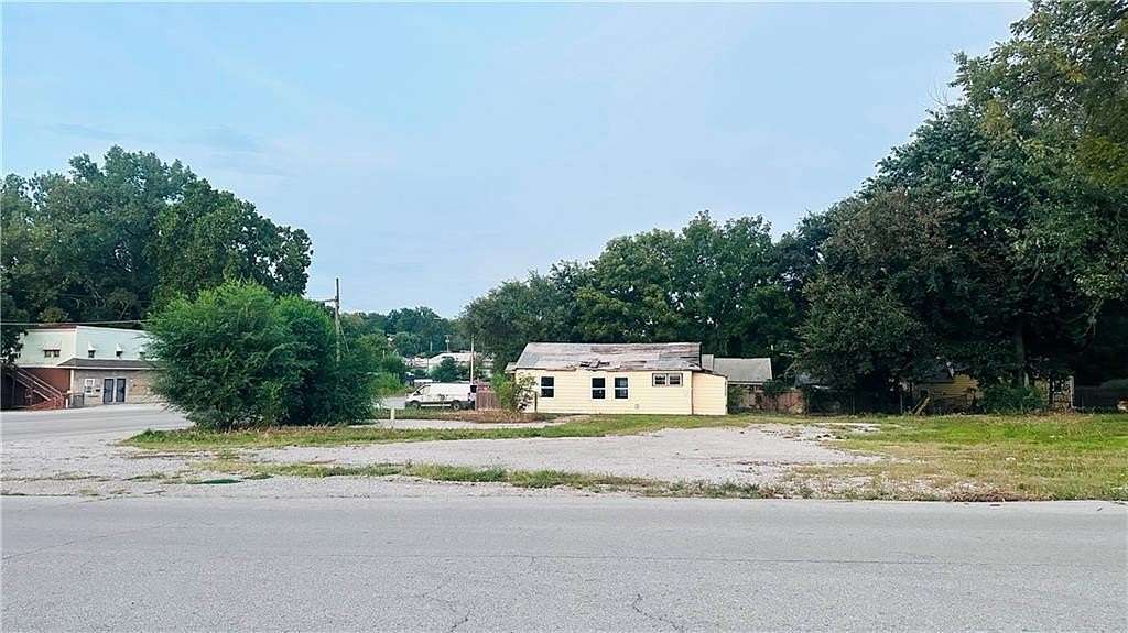 0.28 Acres of Commercial Land for Sale in Independence, Missouri