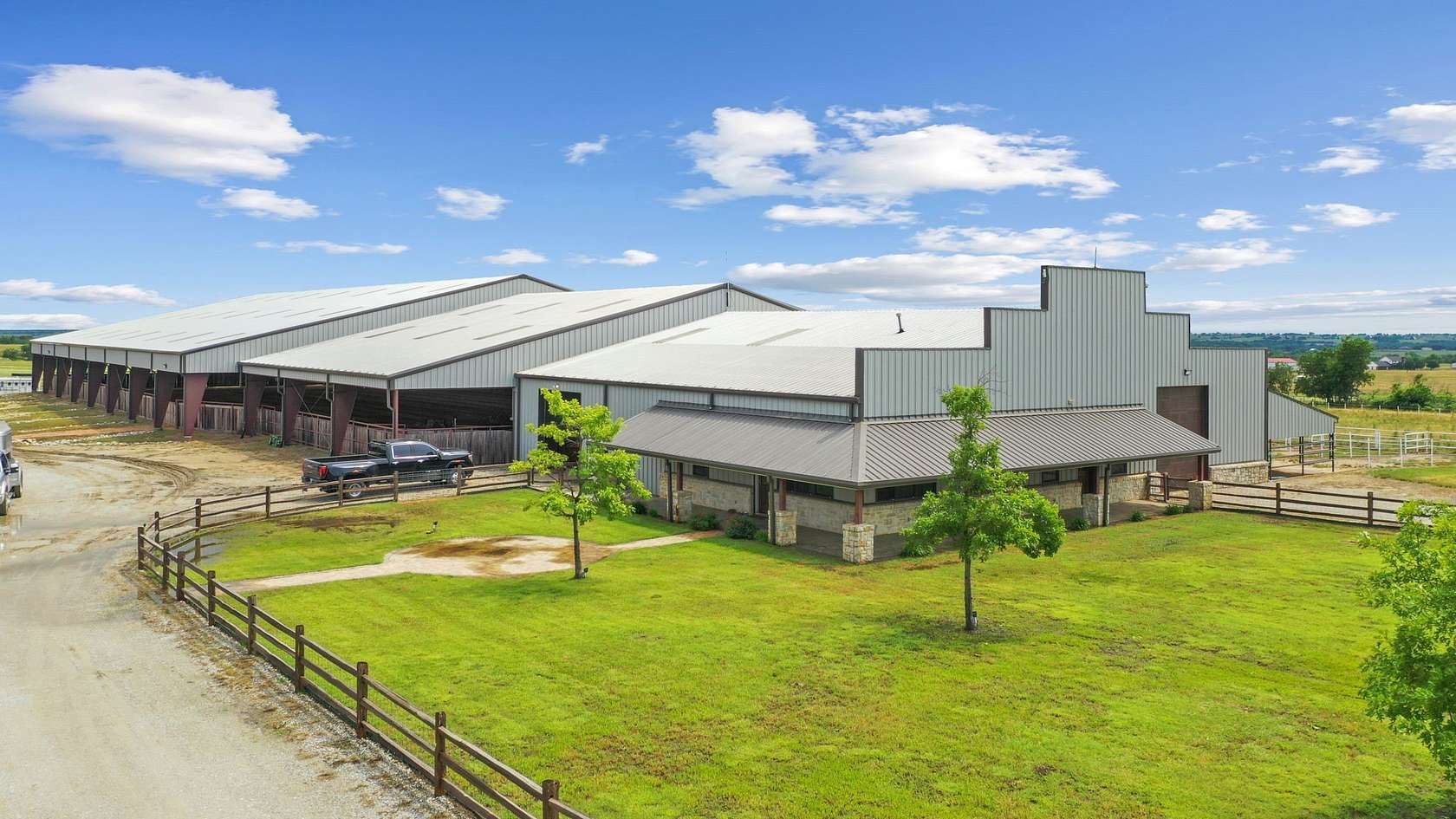 100 Acres of Agricultural Land with Home for Lease in Decatur, Texas