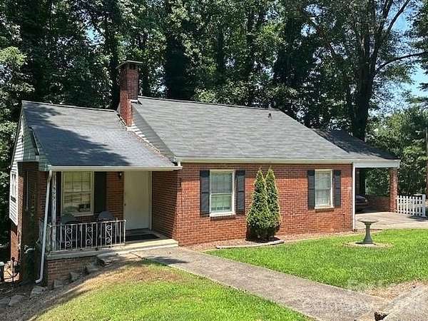 1.5 Acres of Land with Home for Lease in Statesville, North Carolina