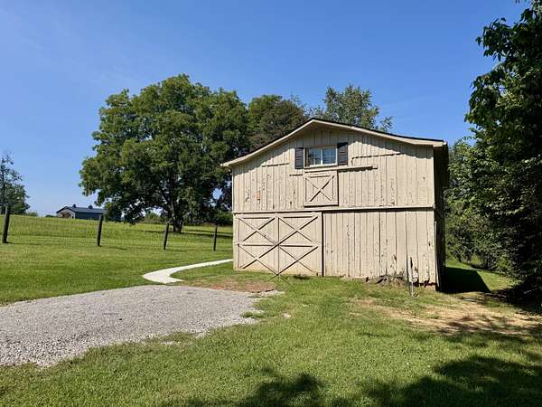 10 Acres of Land with Home for Lease in Nicholasville, Kentucky