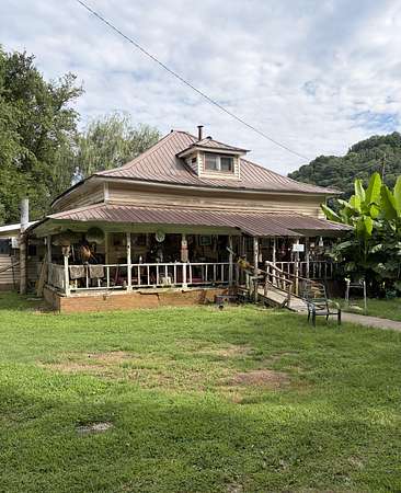2 Acres of Land with Home for Auction in Gainesboro, Tennessee