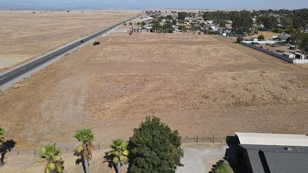 1.29 Acres of Residential Land for Sale in Madera, California