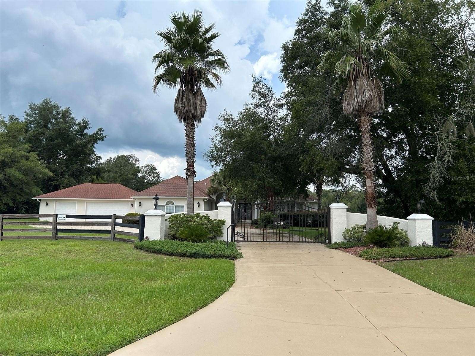 4 Acres of Land with Home for Lease in Ocala, Florida