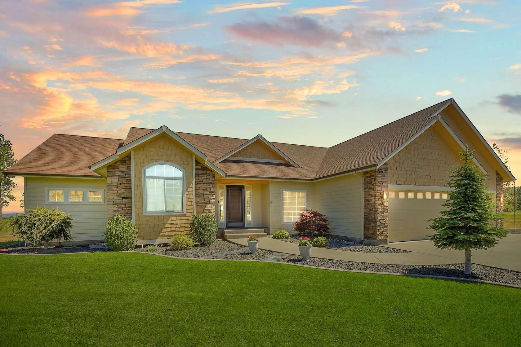 9.77 Acres of Land with Home for Sale in Spokane, Washington