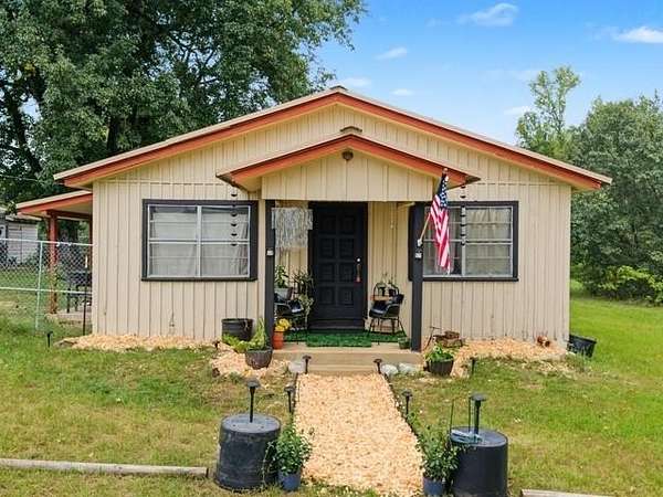 2.39 Acres of Land with Home for Sale in Jefferson, Texas