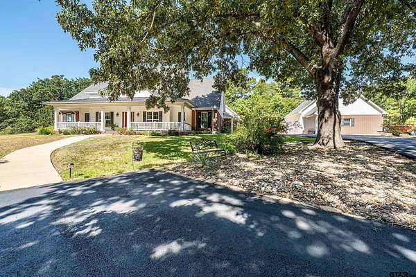 5.5 Acres of Land with Home for Sale in Chandler, Texas