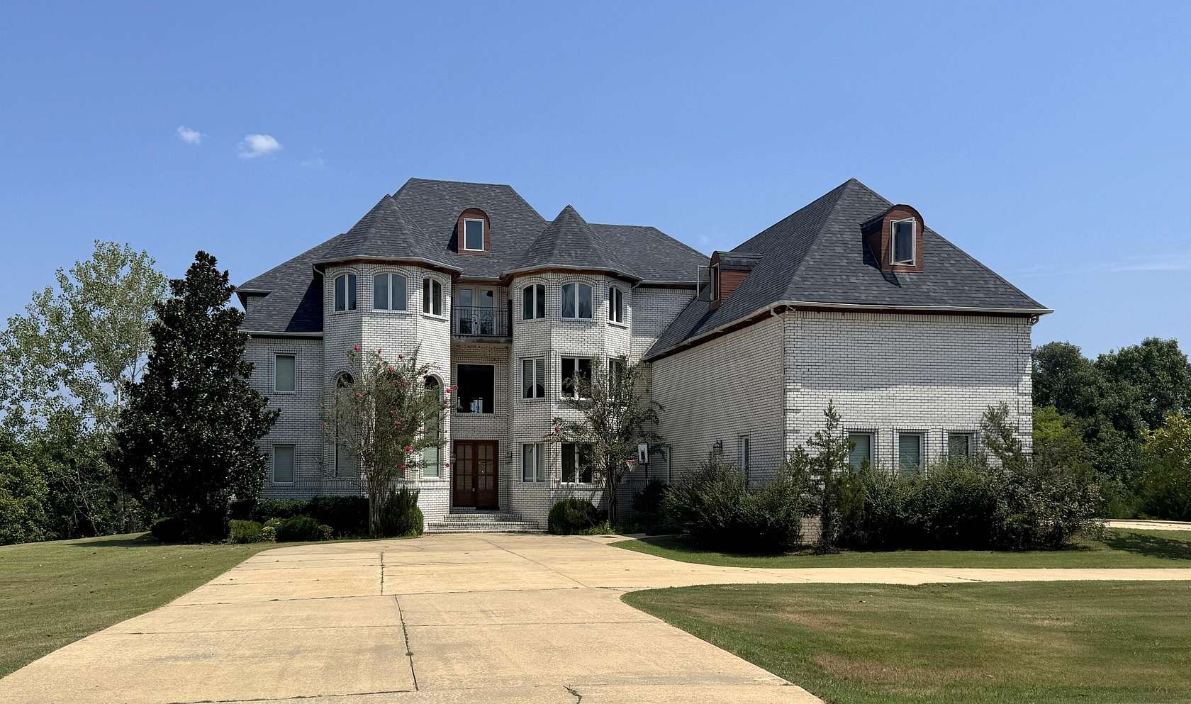 2.6 Acres of Land with Home for Sale in Tupelo, Mississippi