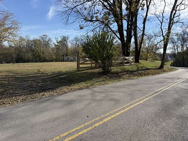 0.81 Acres of Residential Land for Sale in Gallatin, Tennessee