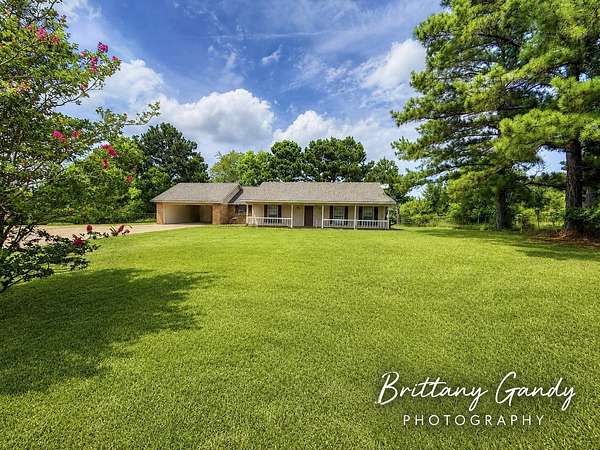 1.55 Acres of Land with Home for Lease in Stonewall, Louisiana